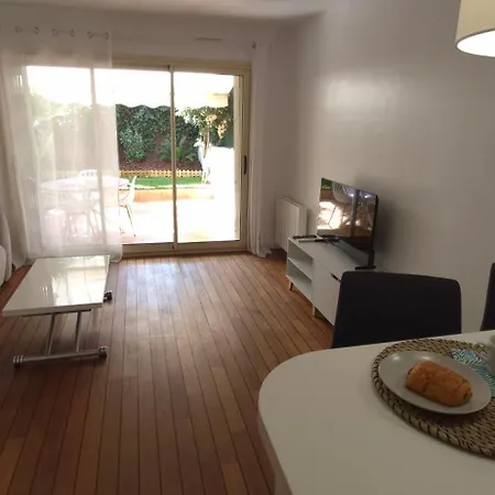 Elegant Cocon Sur La Croisette Parking Terrasse Et Jardin Apartmán Cannes