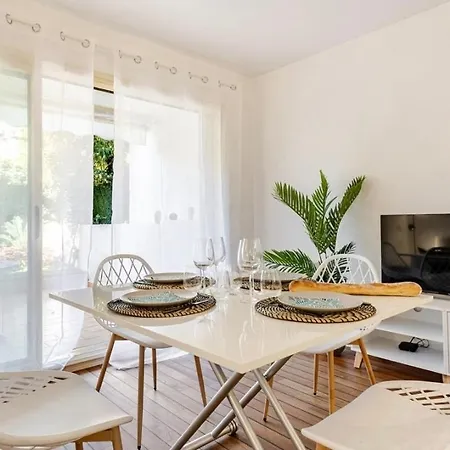 Elegant Cocon Sur La Croisette Parking Terrasse Et Jardin カンヌ