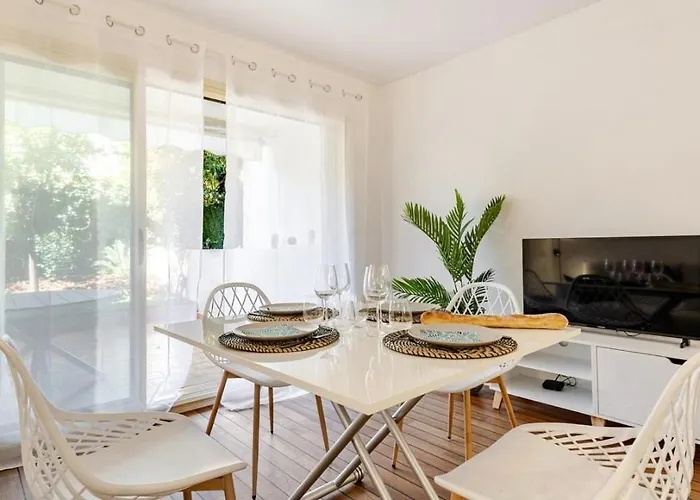 Elegant Cocon Sur La Croisette Parking Terrasse Et Jardin Cannes